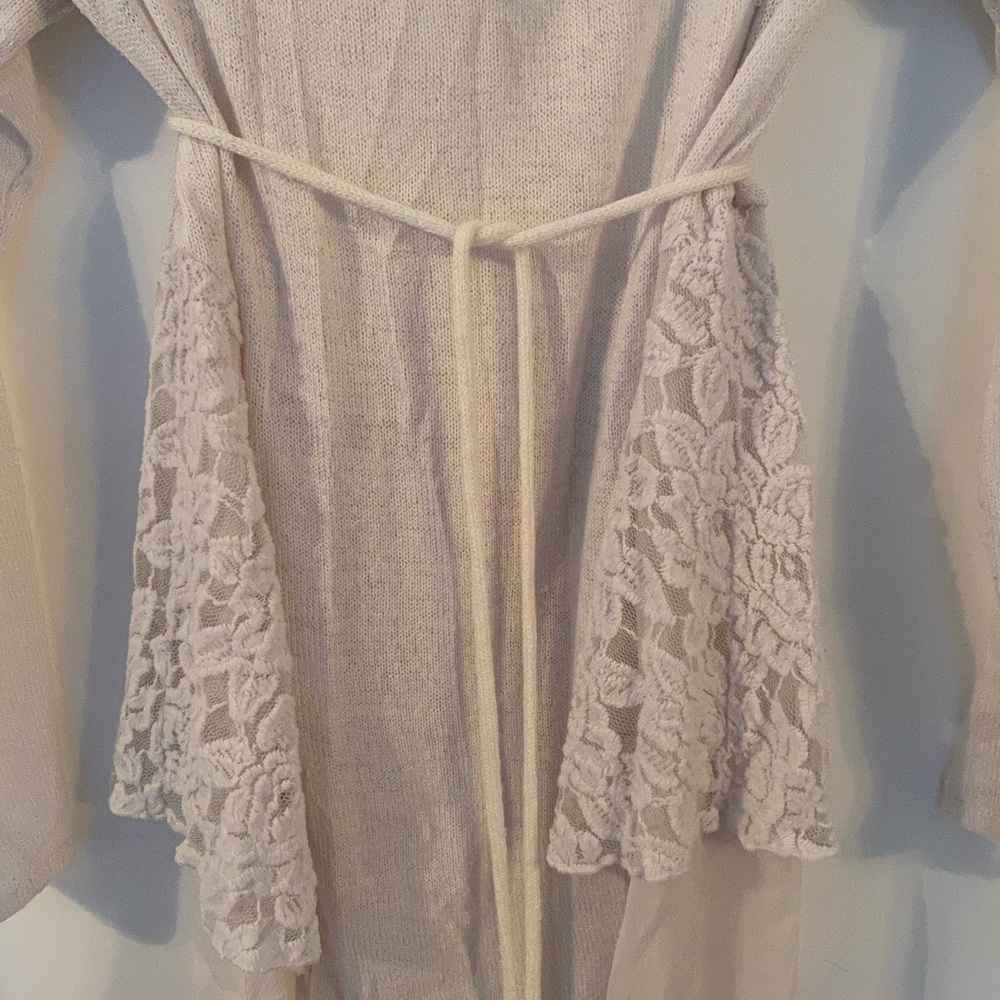 Cream lightweight sweater with lace details